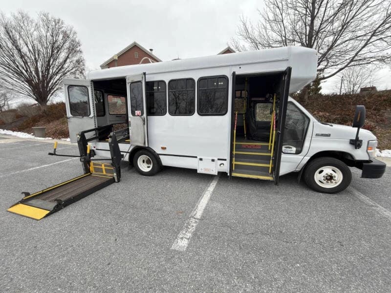 2018 Ford E-350 - Thumbnail 7 2018 Ford E-350 - Thumbnail 7