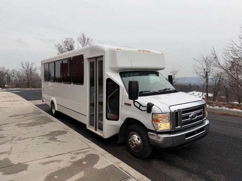 2020 Ford E-450 - Thumbnail 2 2020 Ford E-450 - Thumbnail 2