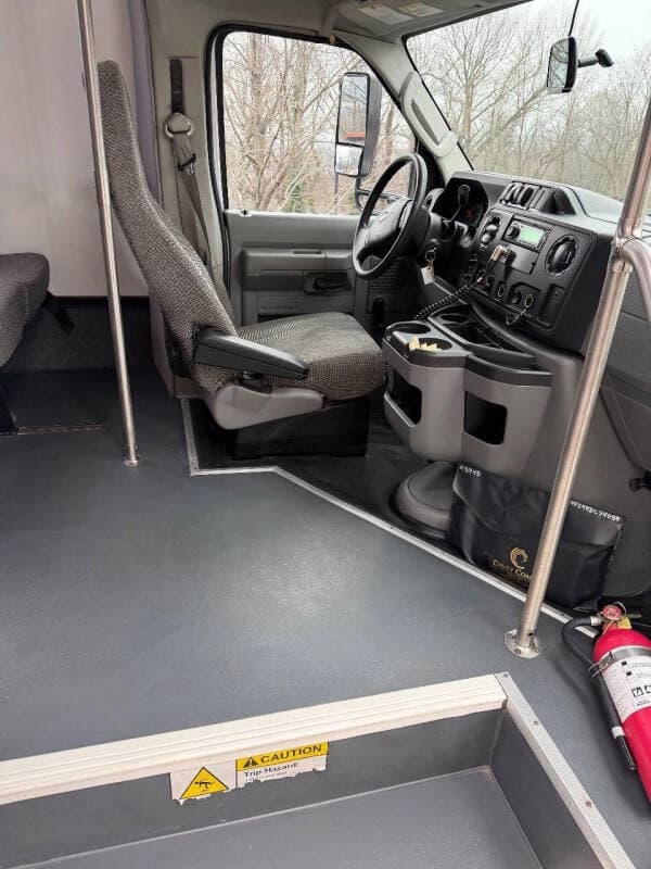 2020 Ford E-450 - Thumbnail 14 2020 Ford E-450 - Thumbnail 14