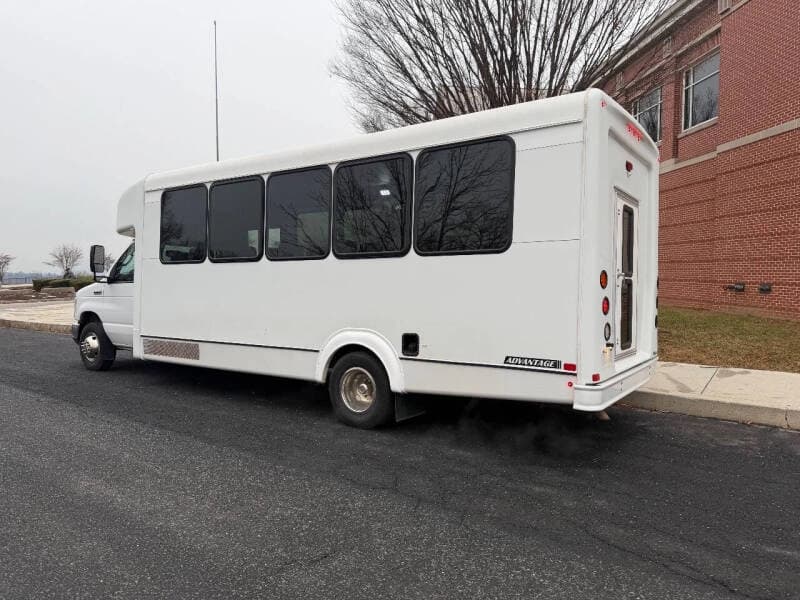 2020 Ford E-450 - Thumbnail 5 2020 Ford E-450 - Thumbnail 5