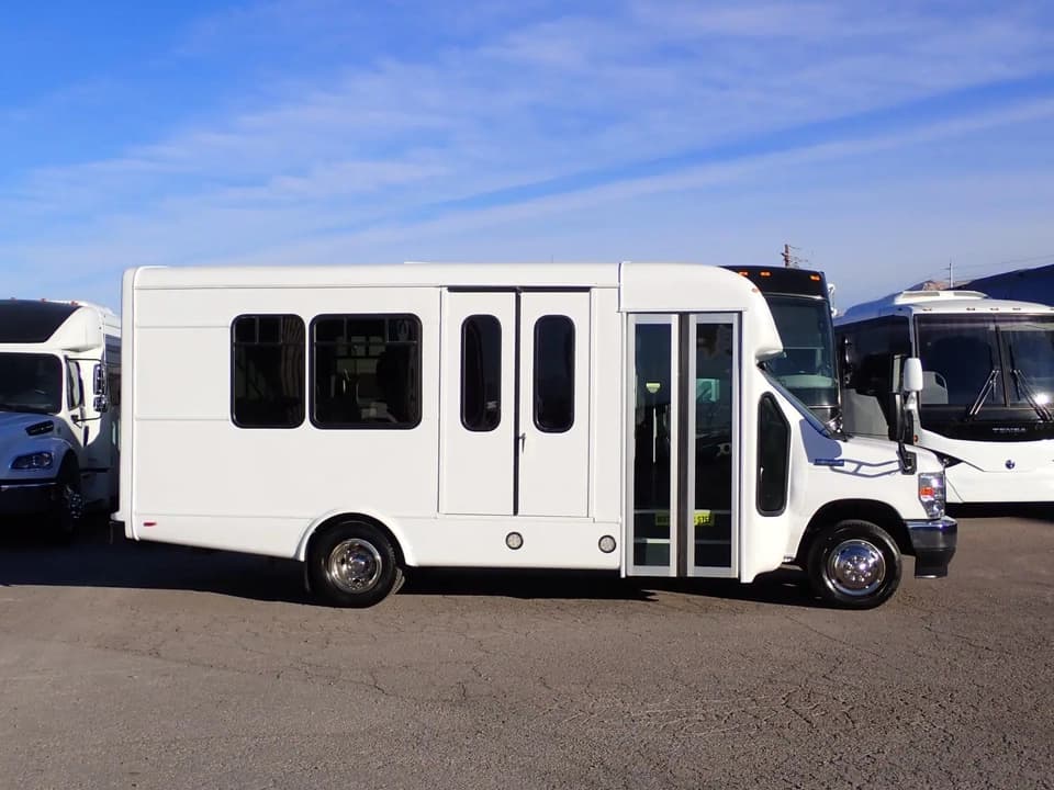 2022 Starcraft Allstar Shuttle Bus - Thumbnail 4 2022 Starcraft Allstar Shuttle Bus - Thumbnail 4