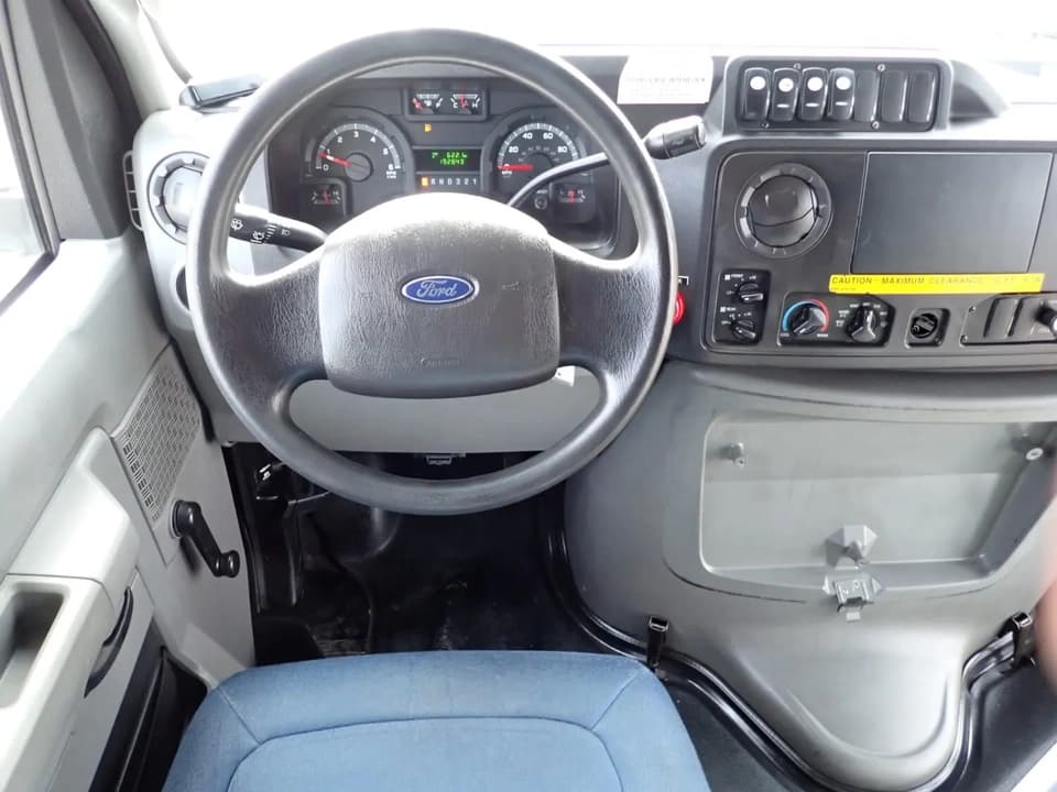 2010 ElDorado Aerotech Shuttle Bus - Thumbnail 11 2010 ElDorado Aerotech Shuttle Bus - Thumbnail 11