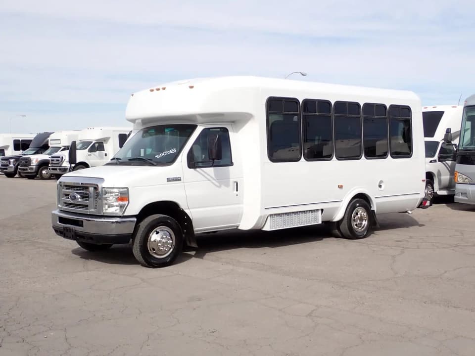 2010 ElDorado Aerotech Shuttle Bus - Thumbnail 3 2010 ElDorado Aerotech Shuttle Bus - Thumbnail 3