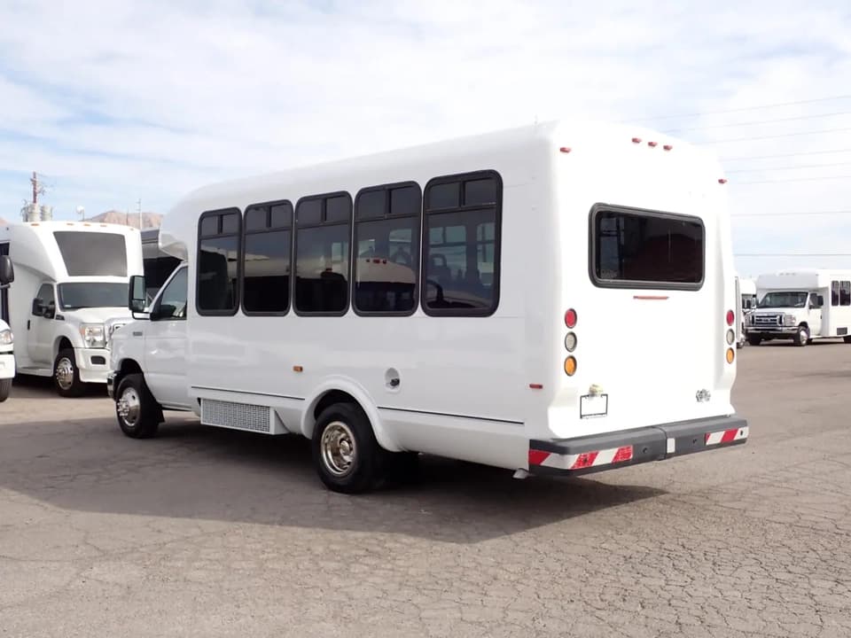 2010 ElDorado Aerotech Shuttle Bus - Thumbnail 5 2010 ElDorado Aerotech Shuttle Bus - Thumbnail 5