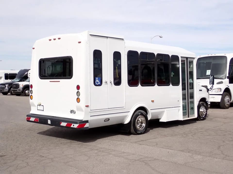 2010 ElDorado Aerotech Shuttle Bus - Thumbnail 7 2010 ElDorado Aerotech Shuttle Bus - Thumbnail 7