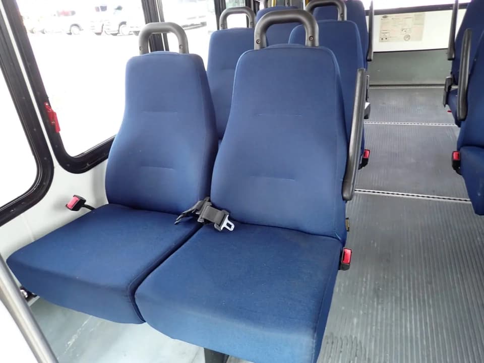 2010 ElDorado Aerotech Shuttle Bus - Thumbnail 8 2010 ElDorado Aerotech Shuttle Bus - Thumbnail 8