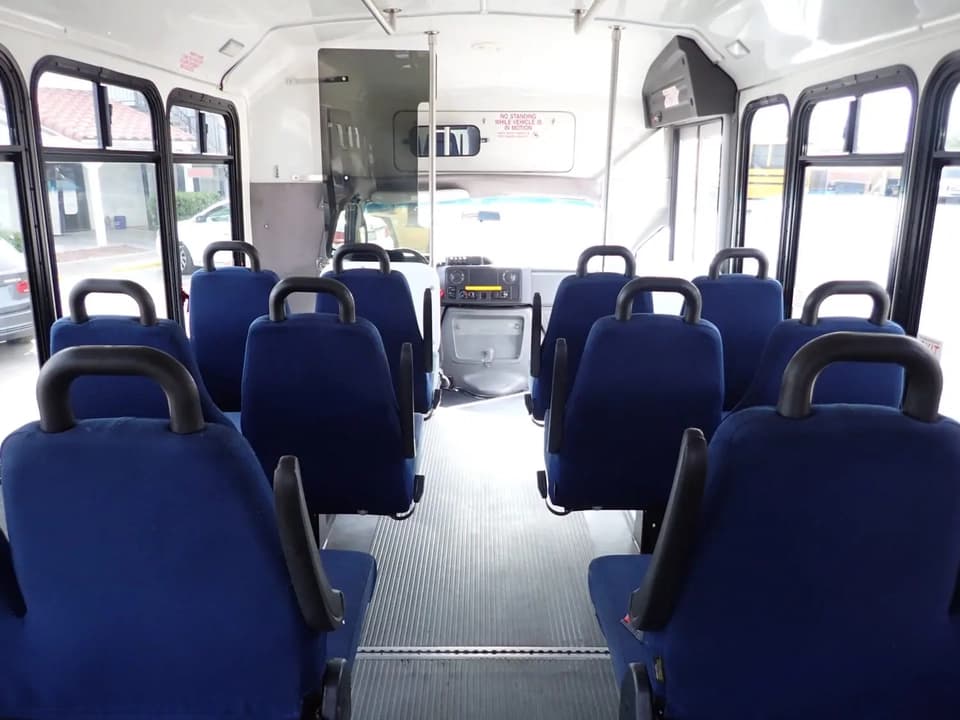 2010 ElDorado Aerotech Shuttle Bus - Thumbnail 10 2010 ElDorado Aerotech Shuttle Bus - Thumbnail 10