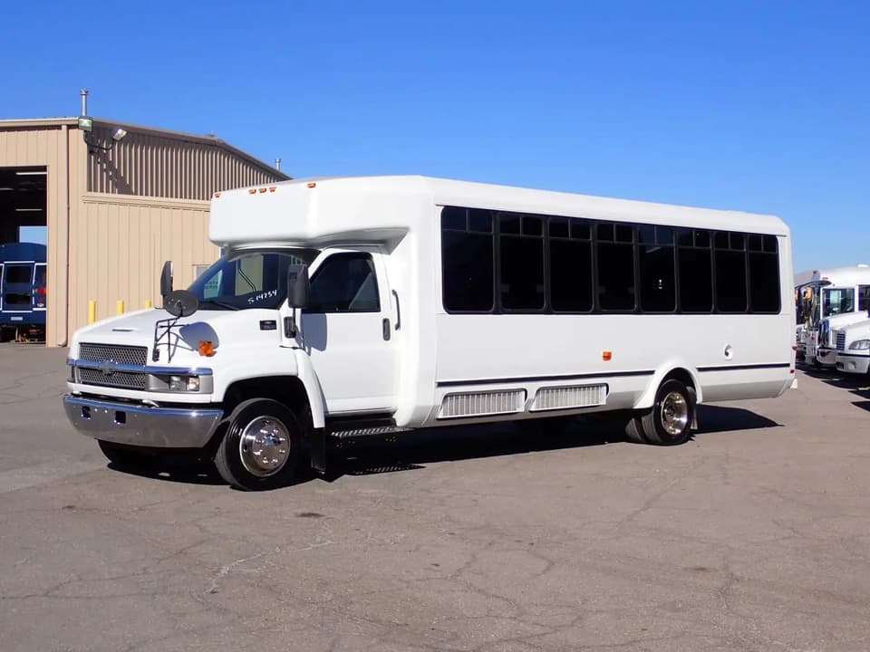 2006 ElDorado Aero Elite Shuttle Bus - Thumbnail 3 2006 ElDorado Aero Elite Shuttle Bus - Thumbnail 3