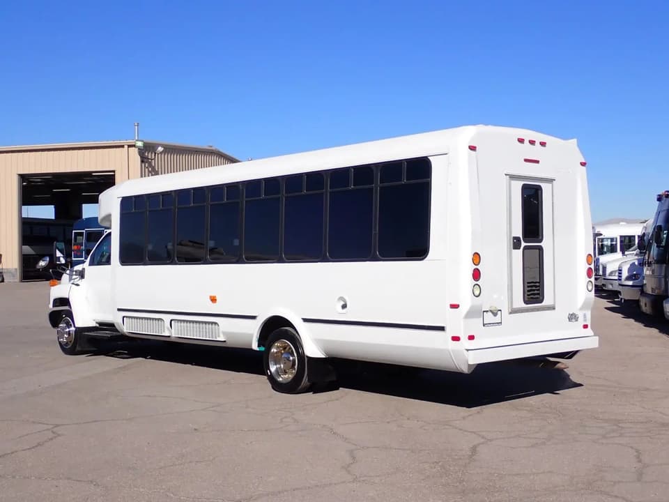 2006 ElDorado Aero Elite Shuttle Bus - Thumbnail 5 2006 ElDorado Aero Elite Shuttle Bus - Thumbnail 5