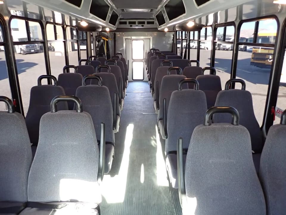 2006 ElDorado Aero Elite Shuttle Bus - Thumbnail 9 2006 ElDorado Aero Elite Shuttle Bus - Thumbnail 9