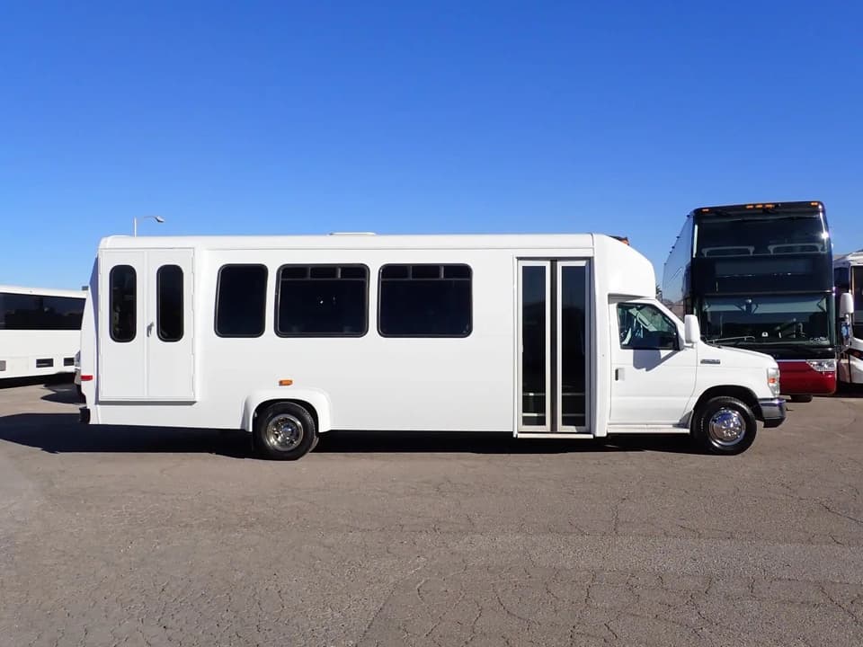 2009 Ameritrans 285 Shuttle Bus - Thumbnail 4 2009 Ameritrans 285 Shuttle Bus - Thumbnail 4