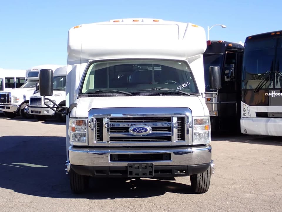 2015 Champion Challenger Shuttle Bus - Thumbnail 2 2015 Champion Challenger Shuttle Bus - Thumbnail 2