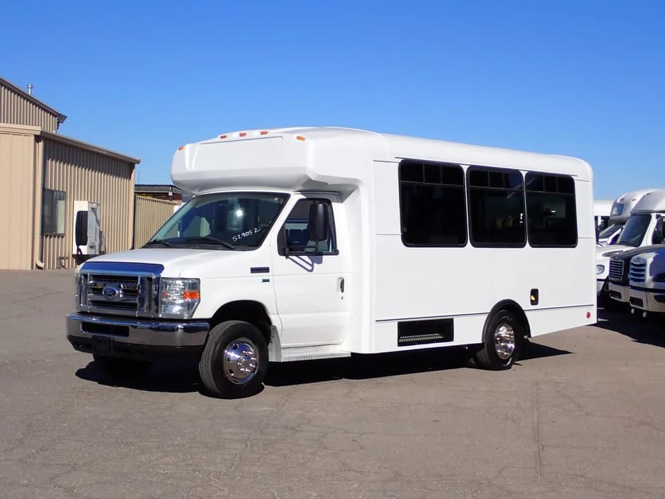 2015 Champion Challenger Shuttle Bus - Thumbnail 3 2015 Champion Challenger Shuttle Bus - Thumbnail 3