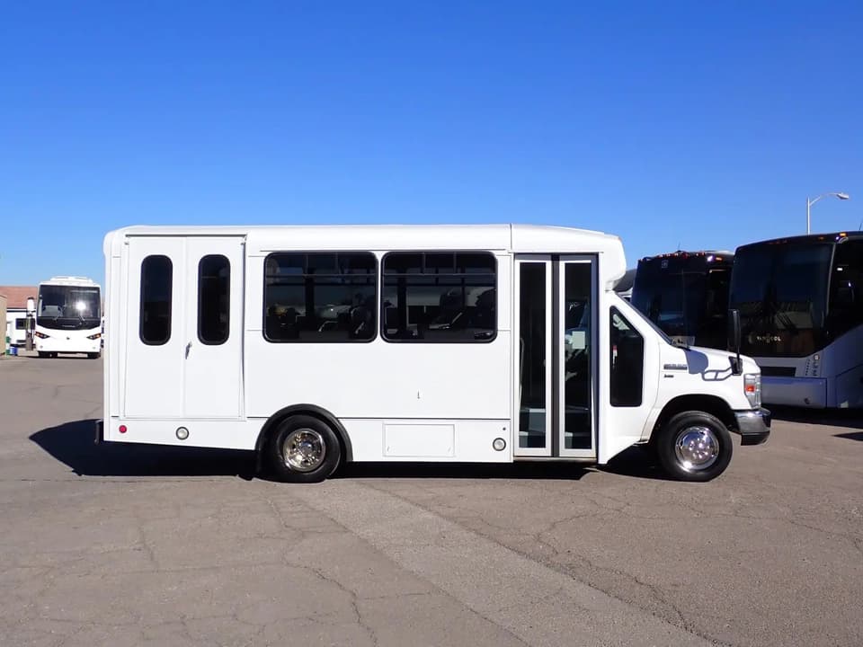 2015 Champion Challenger Shuttle Bus - Thumbnail 4 2015 Champion Challenger Shuttle Bus - Thumbnail 4