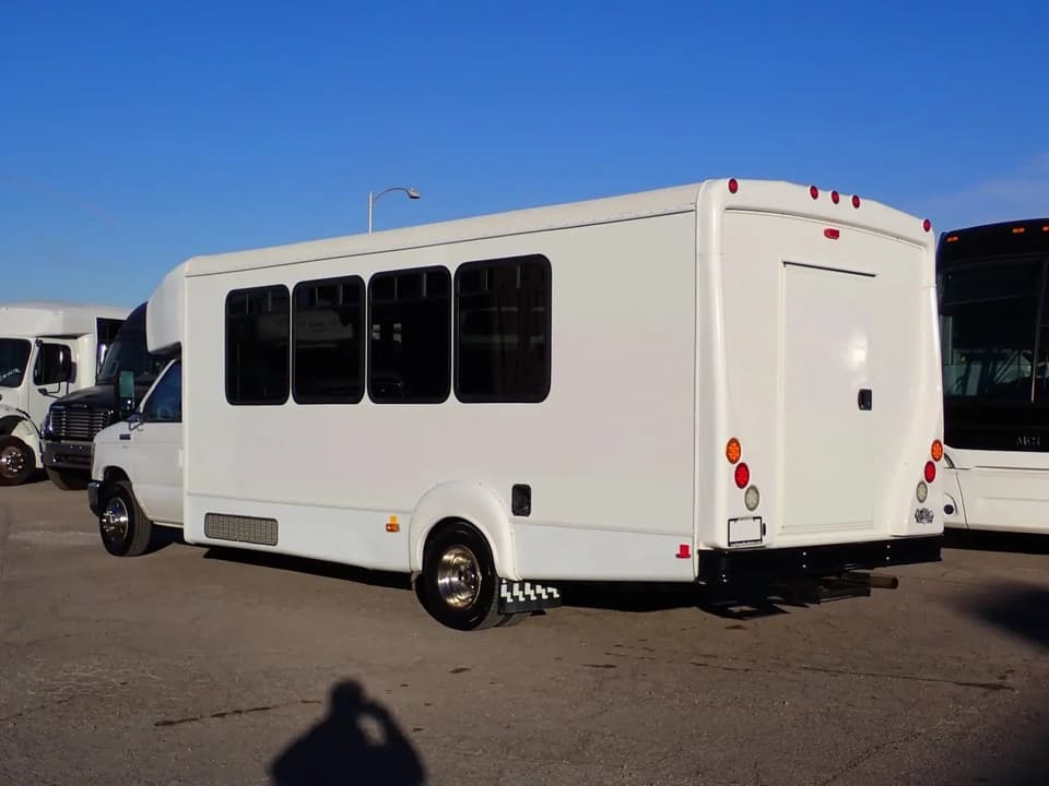 2016 Goshen Impulse Shuttle Bus - Thumbnail 5 2016 Goshen Impulse Shuttle Bus - Thumbnail 5