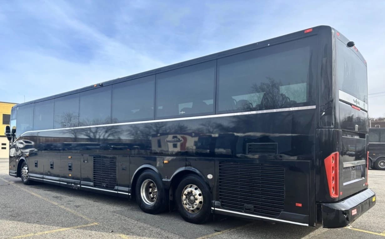 2020 Van Hool CX45 Coach - Thumbnail 2 2020 Van Hool CX45 Coach - Thumbnail 2