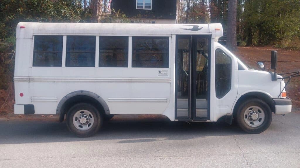 2013 Chevrolet G3500 Passenger Bus - Thumbnail 4 2013 Chevrolet G3500 Passenger Bus - Thumbnail 4