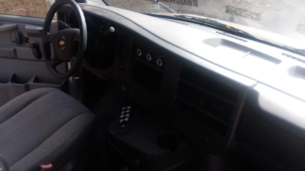 2013 Chevrolet G3500 Passenger Bus - Thumbnail 6 2013 Chevrolet G3500 Passenger Bus - Thumbnail 6