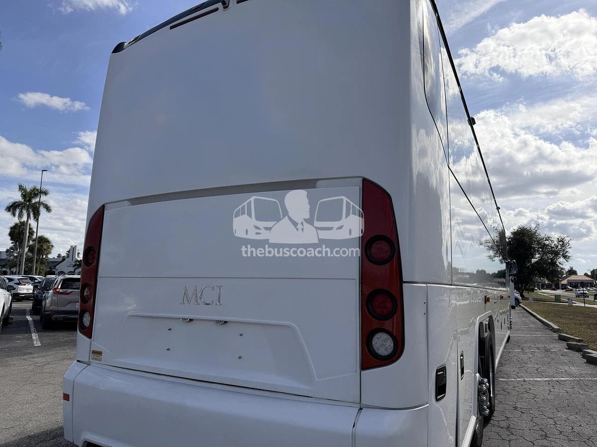 2018 Mci J4500 bus 2018 Mci J4500 bus