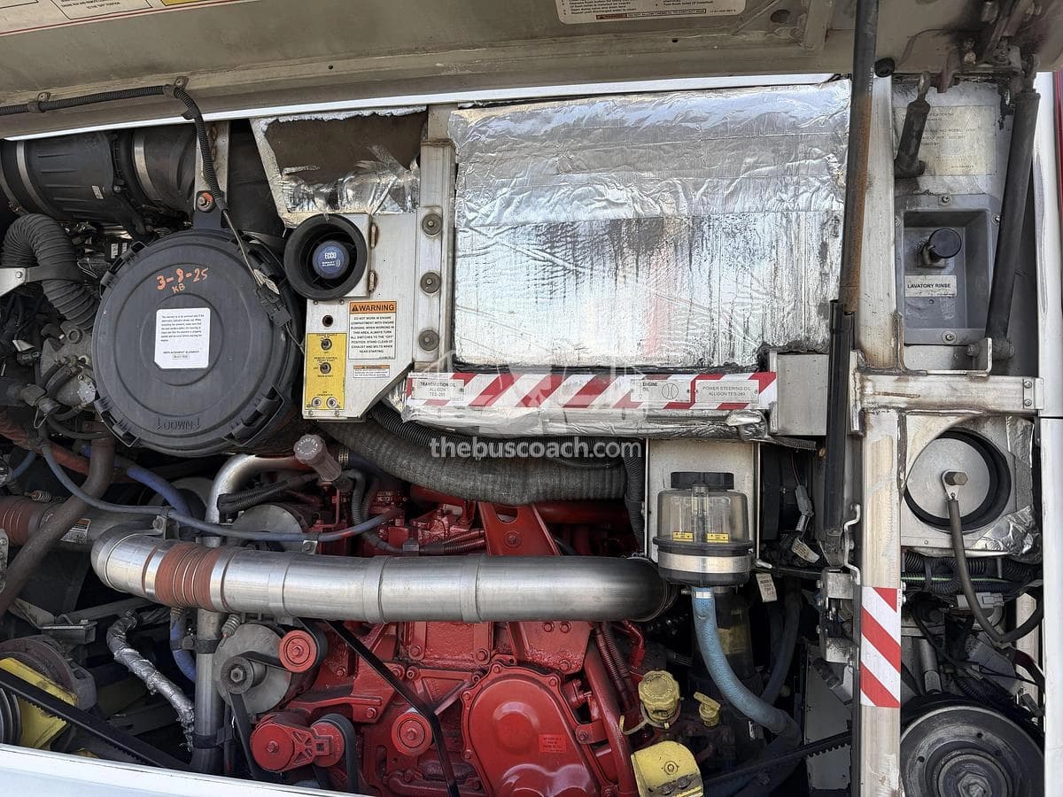 2018 Mci J4500 - Thumbnail 2 2018 Mci J4500 - Thumbnail 2