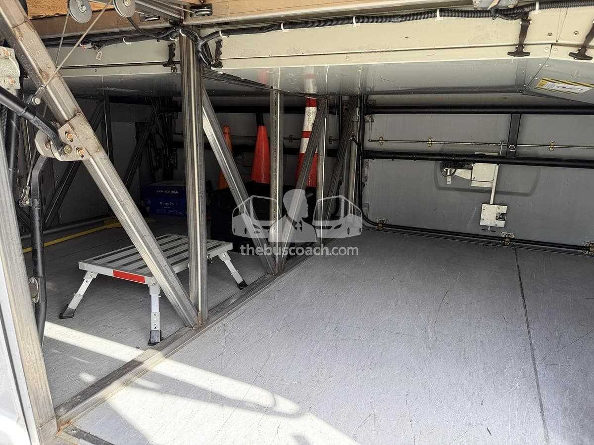 2018 Mci J4500 - Thumbnail 13 2018 Mci J4500 - Thumbnail 13