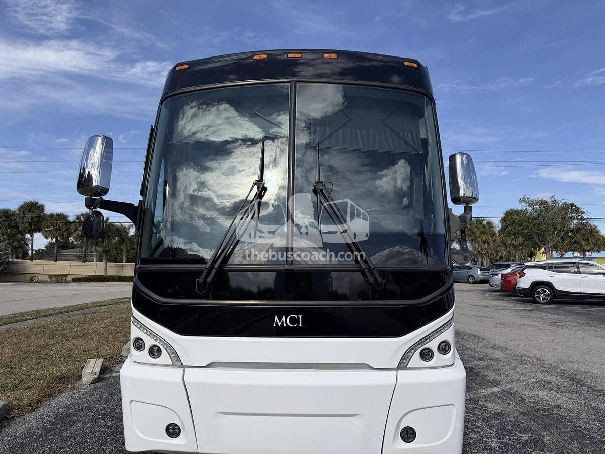 2018 Mci J4500 - Thumbnail 8 2018 Mci J4500 - Thumbnail 8
