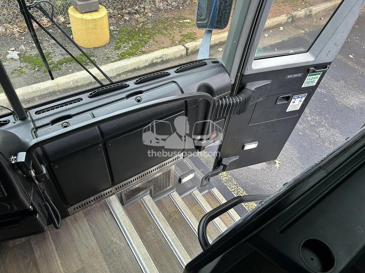 2017 Prevost X3-45 ADA - Thumbnail 2 2017 Prevost X3-45 ADA - Thumbnail 2