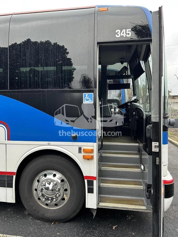 2017 Prevost X3-45 ADA - Thumbnail 3 2017 Prevost X3-45 ADA - Thumbnail 3