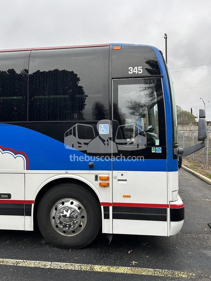 2017 Prevost X3-45 ADA - Thumbnail 9 2017 Prevost X3-45 ADA - Thumbnail 9