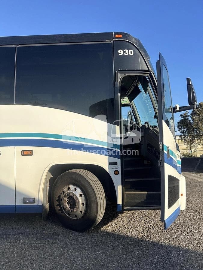 2013 Mci J4500 - Thumbnail 7 2013 Mci J4500 - Thumbnail 7