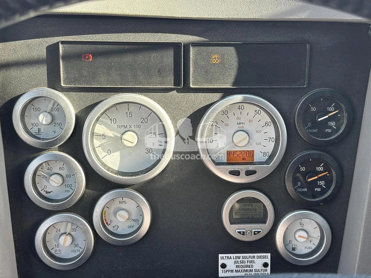 2012 Mci J4500 - Thumbnail 7 2012 Mci J4500 - Thumbnail 7