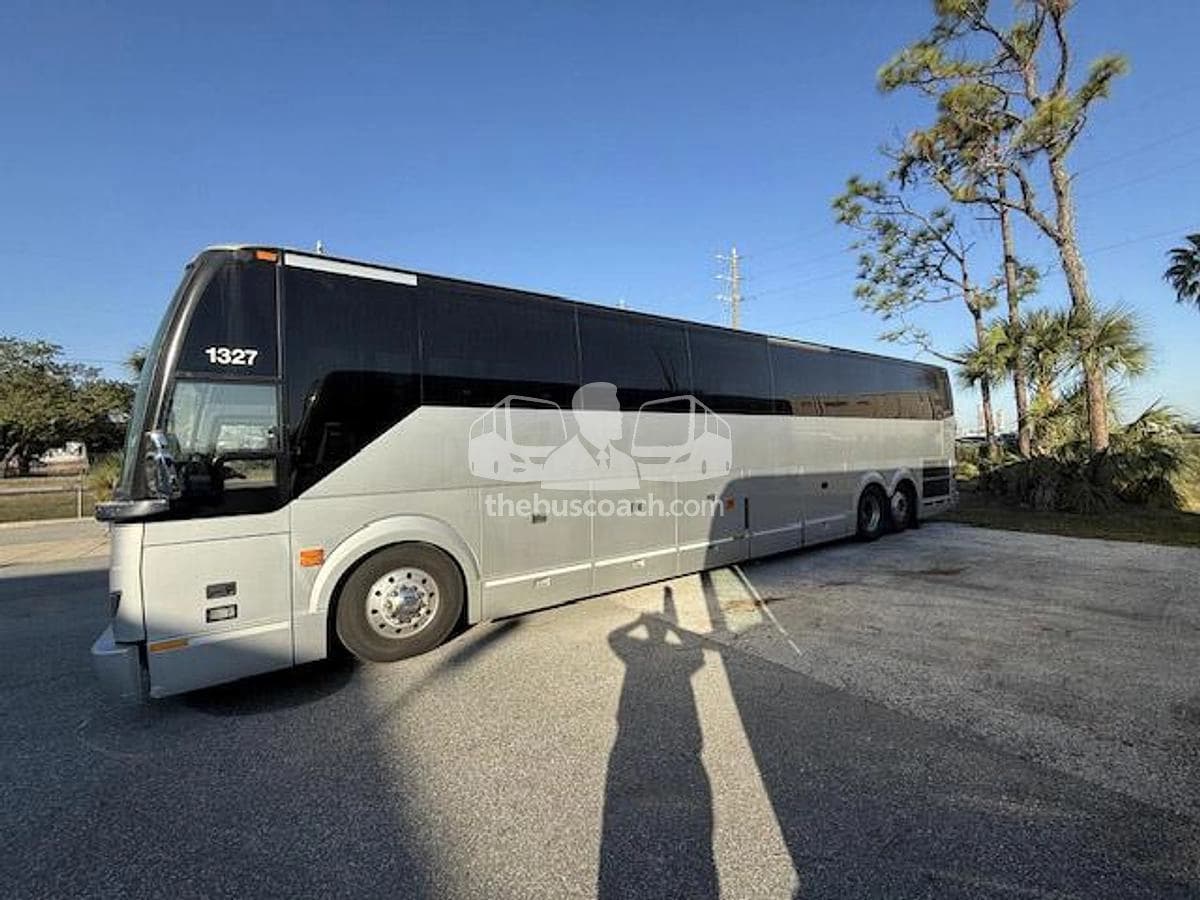 2014 Prevost H3-45 - Thumbnail 2 2014 Prevost H3-45 - Thumbnail 2