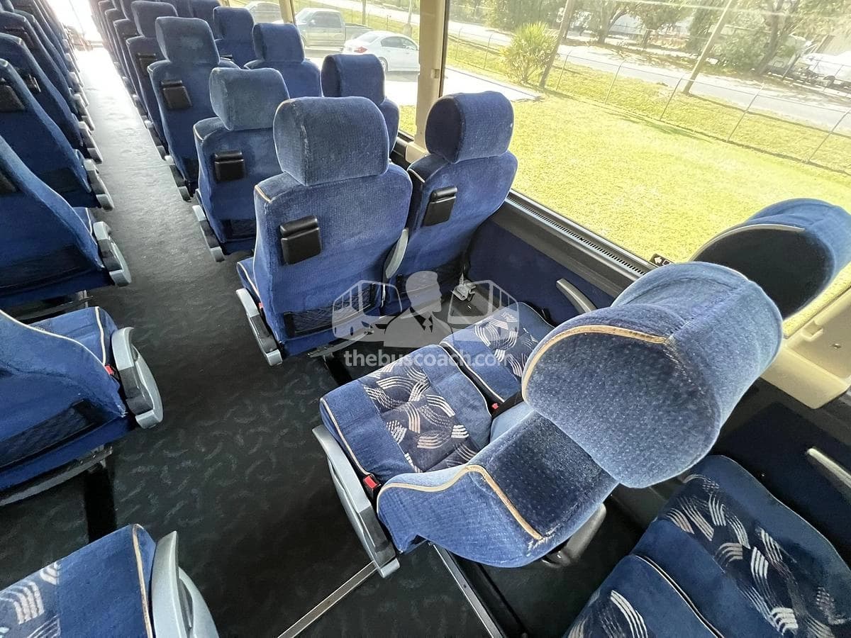 2014 Prevost H3-45 - Thumbnail 4 2014 Prevost H3-45 - Thumbnail 4