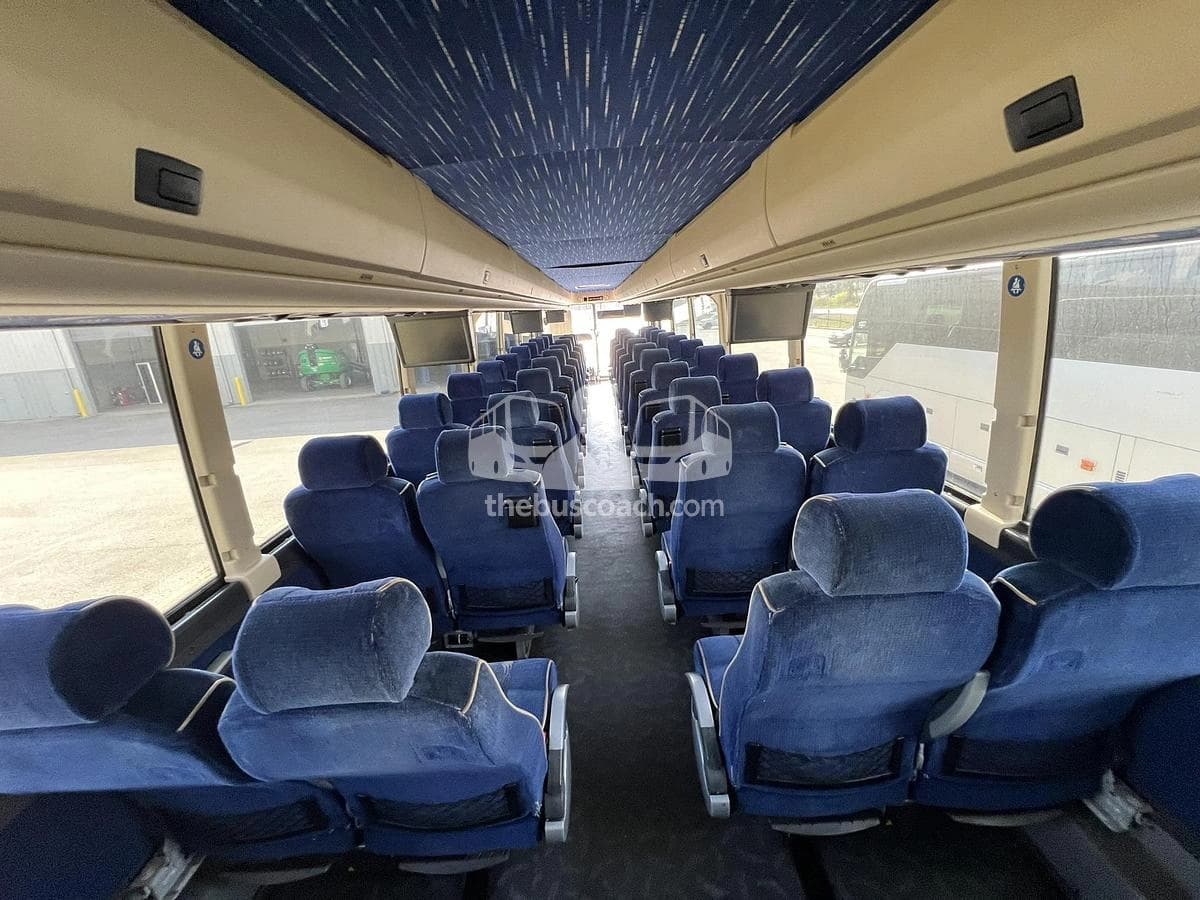 2014 Prevost H3-45 - Thumbnail 3 2014 Prevost H3-45 - Thumbnail 3