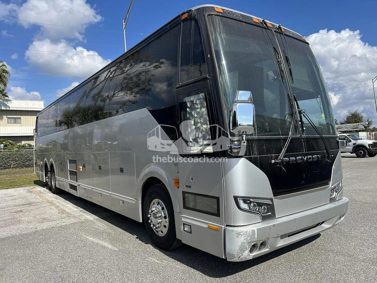 2014 Prevost H3-45 - Thumbnail 9 2014 Prevost H3-45 - Thumbnail 9