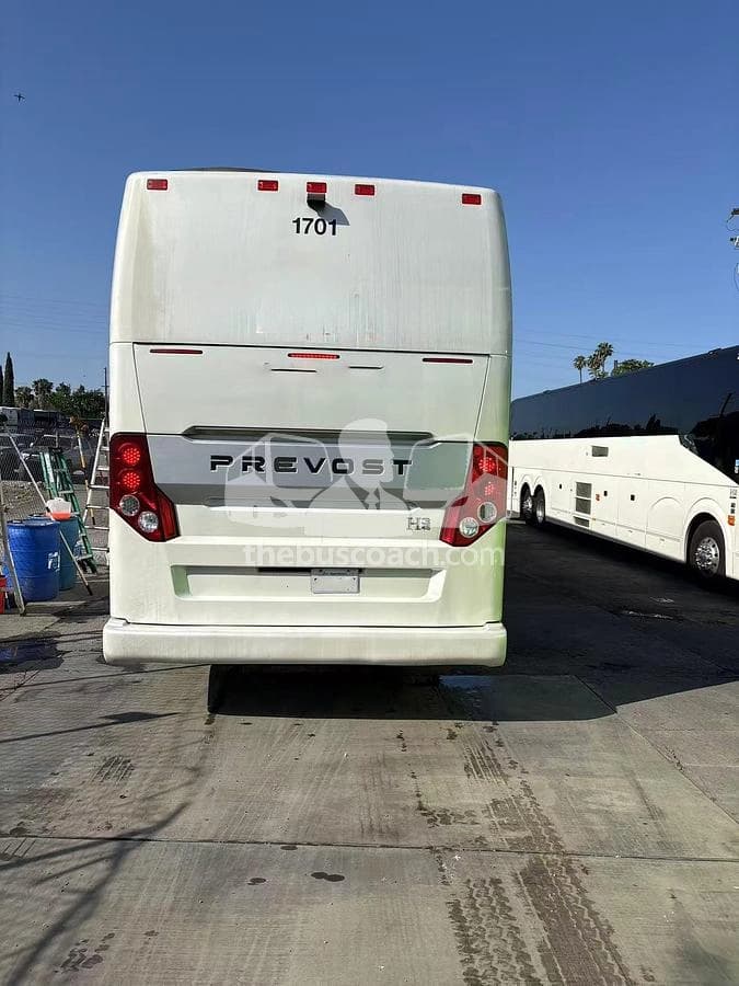 2017 Prevost H3-45 - Thumbnail 5 2017 Prevost H3-45 - Thumbnail 5