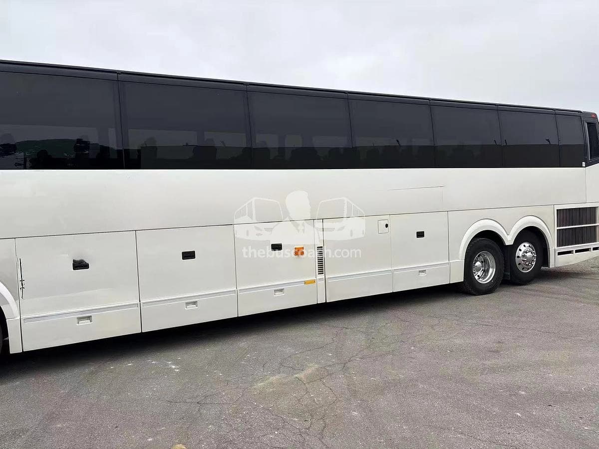 2017 Prevost H3-45 - Thumbnail 10 2017 Prevost H3-45 - Thumbnail 10