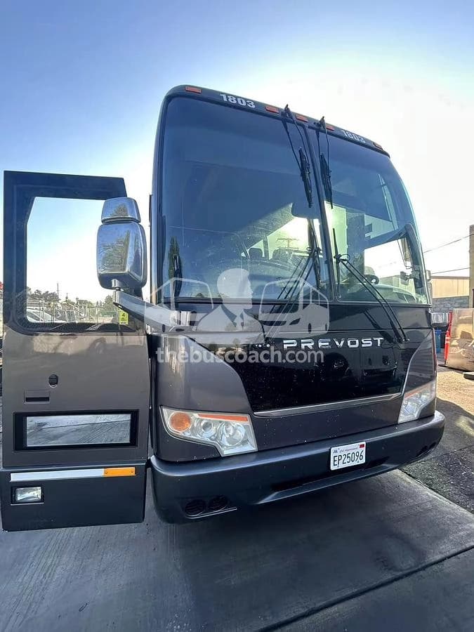 2017 Prevost H3-45 - Thumbnail 2 2017 Prevost H3-45 - Thumbnail 2
