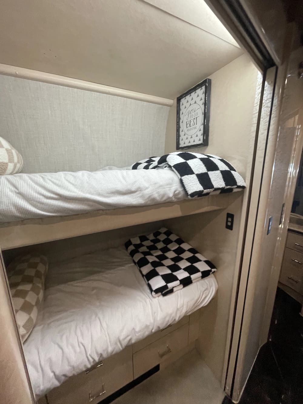 2007 Prevost Marathon XLII Coach - Thumbnail 14 2007 Prevost Marathon XLII Coach - Thumbnail 14