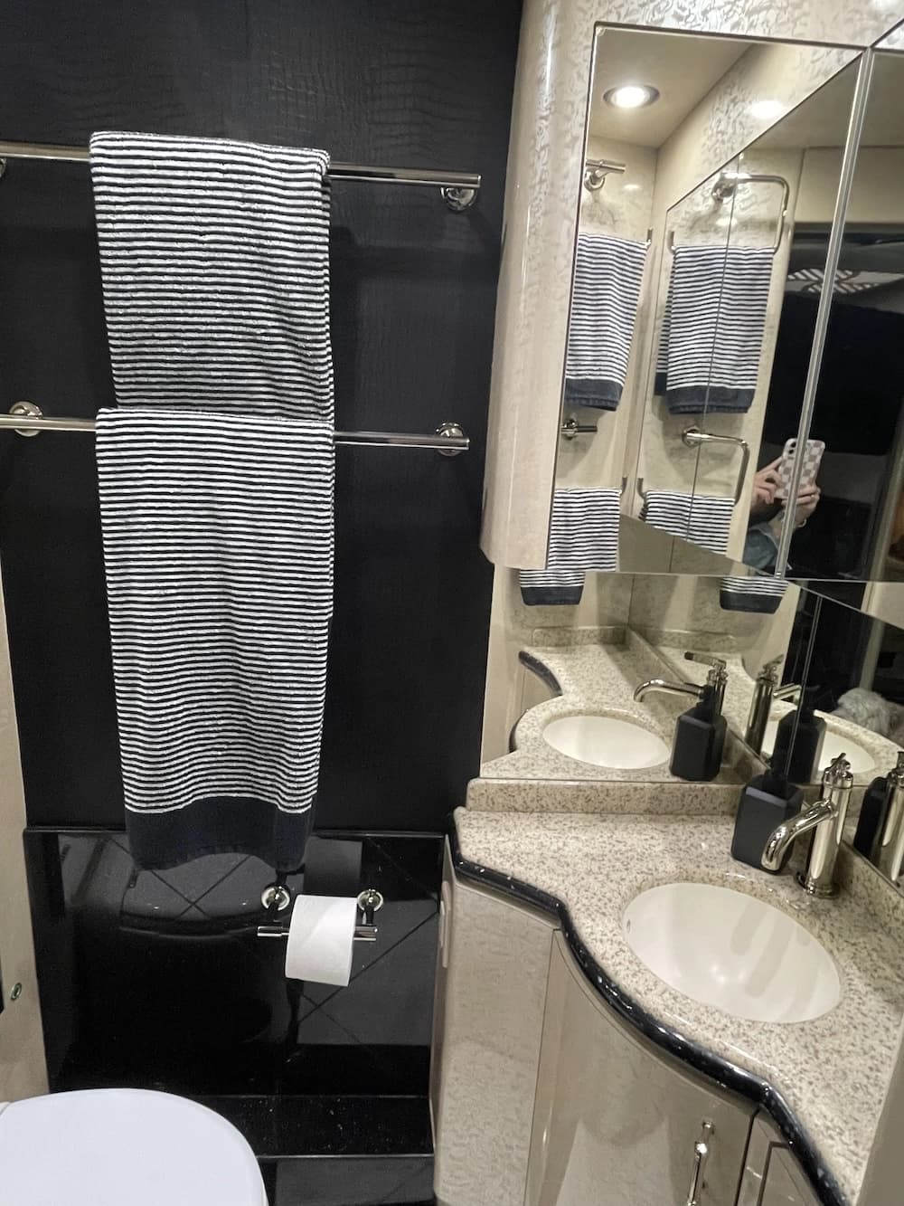 2007 Prevost Marathon XLII Coach - Thumbnail 22 2007 Prevost Marathon XLII Coach - Thumbnail 22