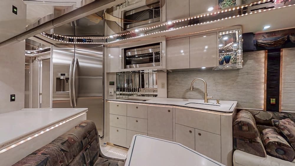 2000 Prevost Featherlite H3-45 Coach - Thumbnail 12 2000 Prevost Featherlite H3-45 Coach - Thumbnail 12