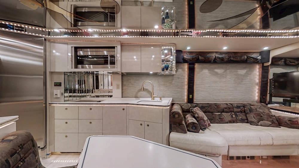 2000 Prevost Featherlite H3-45 Coach - Thumbnail 13 2000 Prevost Featherlite H3-45 Coach - Thumbnail 13