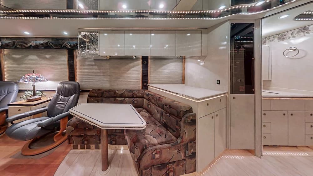 2000 Prevost Featherlite H3-45 Coach - Thumbnail 14 2000 Prevost Featherlite H3-45 Coach - Thumbnail 14