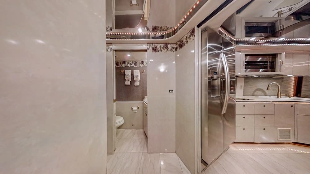 2000 Prevost Featherlite H3-45 Coach - Thumbnail 16 2000 Prevost Featherlite H3-45 Coach - Thumbnail 16