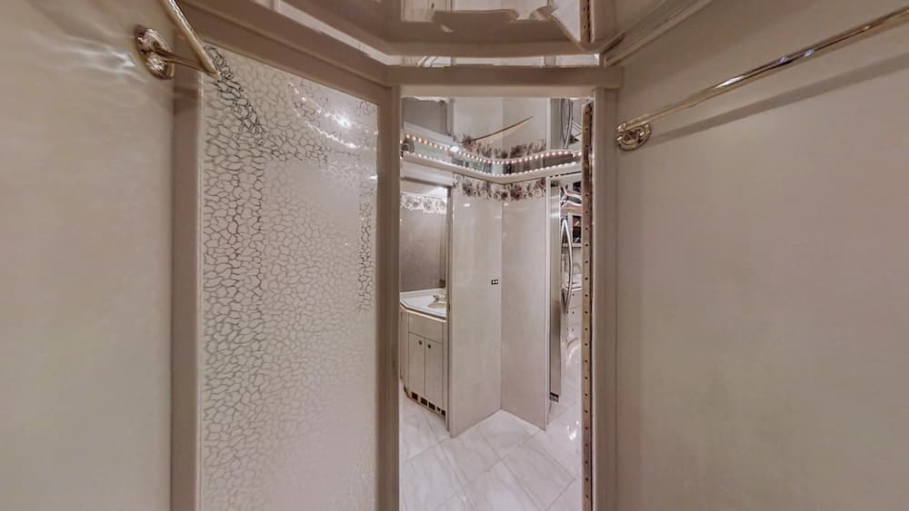 2000 Prevost Featherlite H3-45 Coach - Thumbnail 20 2000 Prevost Featherlite H3-45 Coach - Thumbnail 20