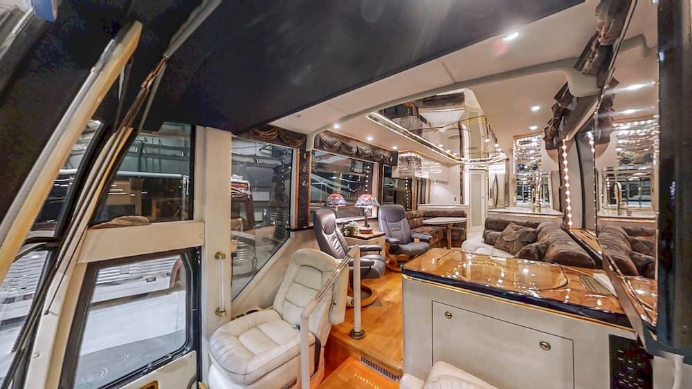 2000 Prevost Featherlite H3-45 Coach - Thumbnail 3 2000 Prevost Featherlite H3-45 Coach - Thumbnail 3