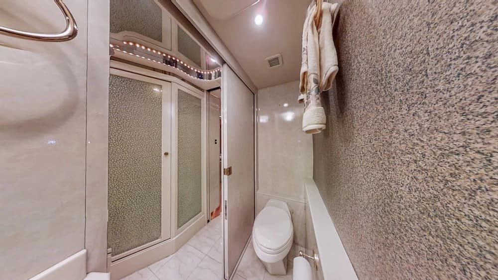 2000 Prevost Featherlite H3-45 Coach - Thumbnail 23 2000 Prevost Featherlite H3-45 Coach - Thumbnail 23