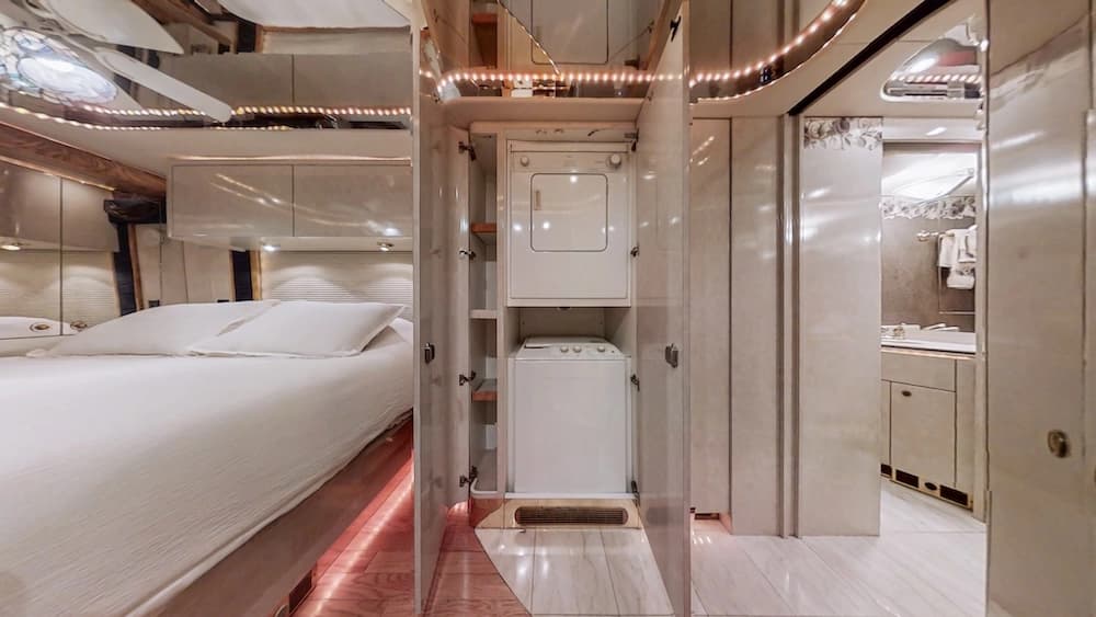 2000 Prevost Featherlite H3-45 Coach - Thumbnail 26 2000 Prevost Featherlite H3-45 Coach - Thumbnail 26