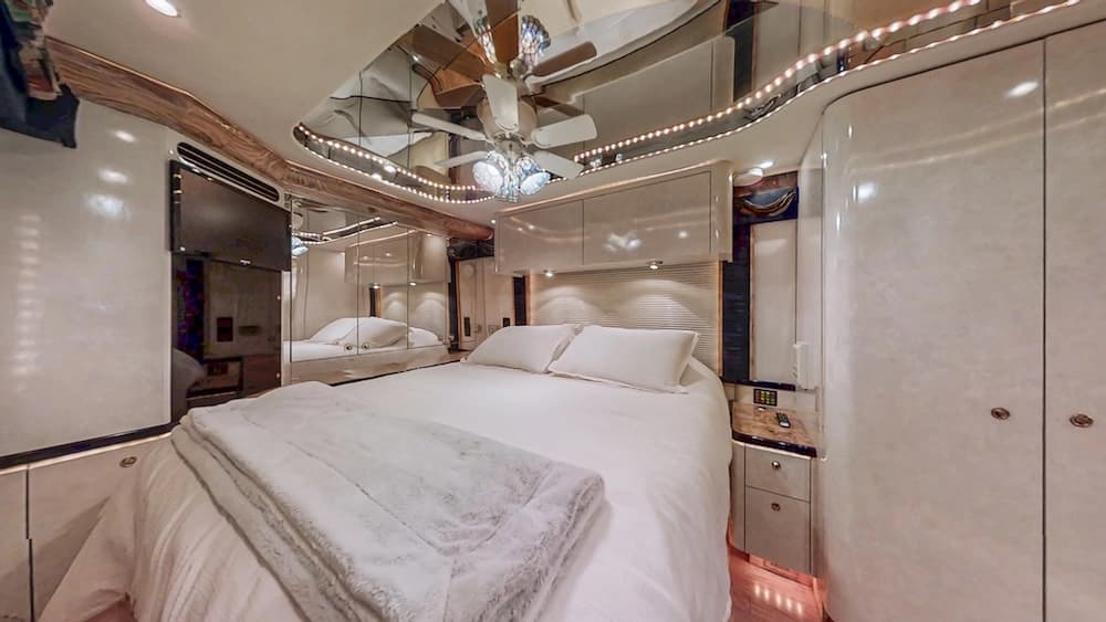 2000 Prevost Featherlite H3-45 Coach - Thumbnail 27 2000 Prevost Featherlite H3-45 Coach - Thumbnail 27