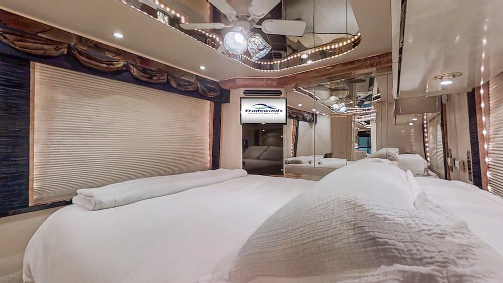 2000 Prevost Featherlite H3-45 Coach - Thumbnail 28 2000 Prevost Featherlite H3-45 Coach - Thumbnail 28